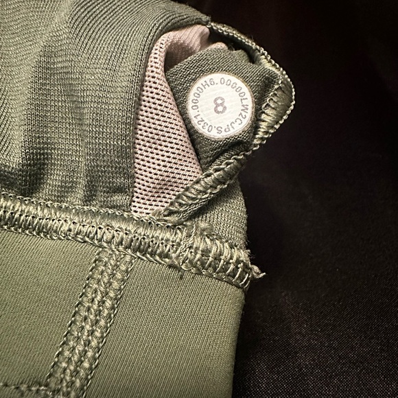 Lululemon Athletica High Neck Line Sports Bra in Laurel Green/Olive Size 8 - Picture 5 of 5